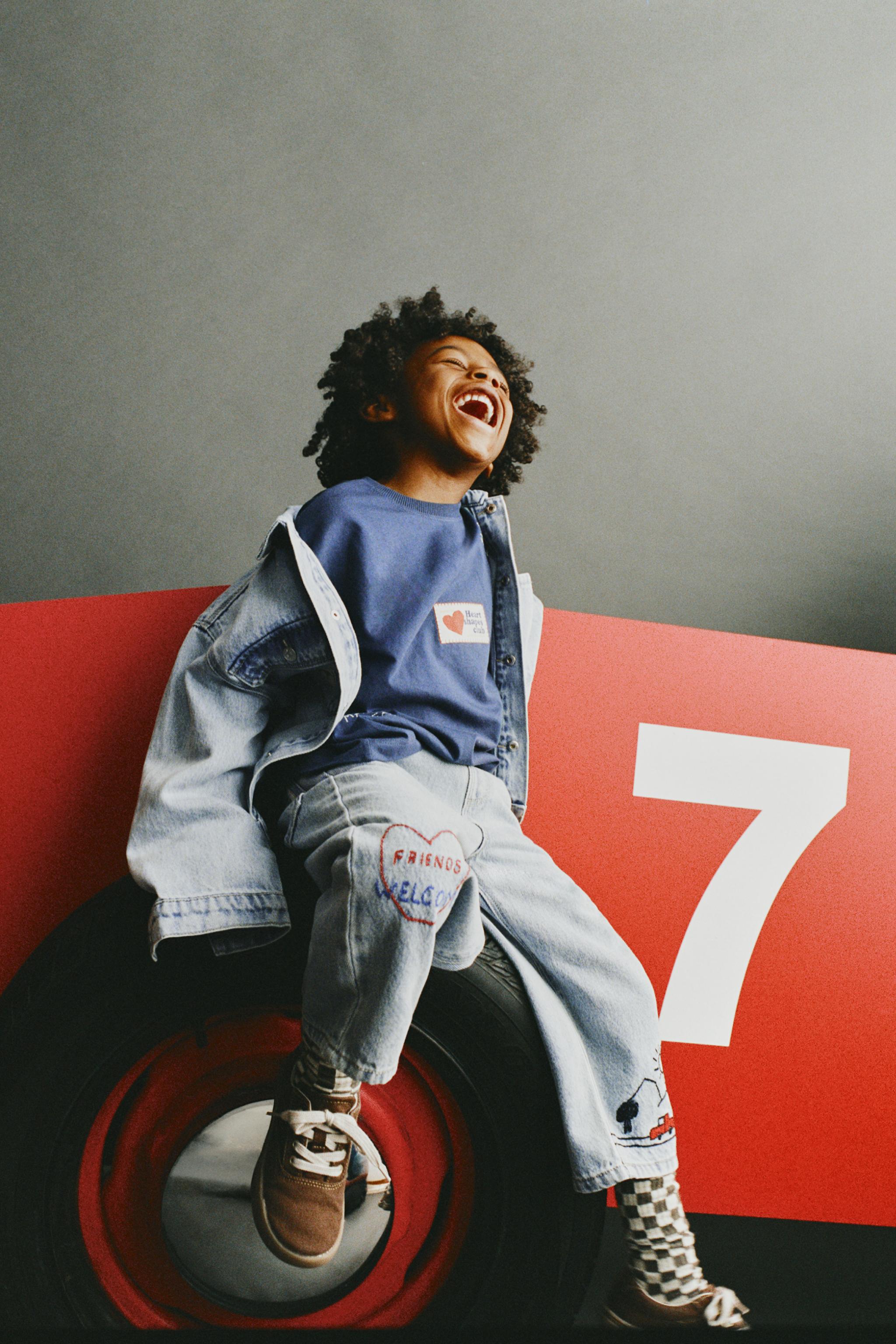 HEART EMBROIDERED BAGGY JEANS